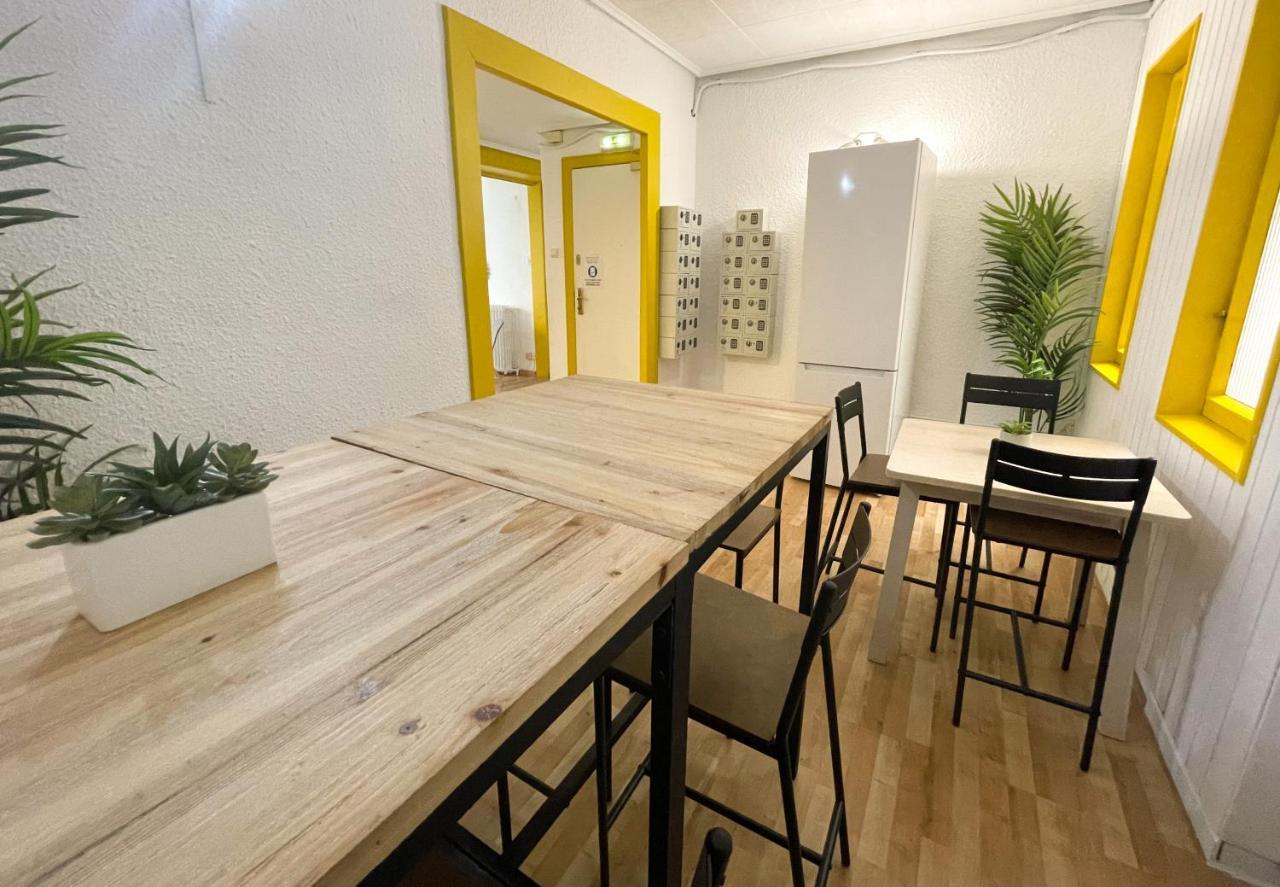 Az The Bridge Hostel - Coliving Zaragoza Buitenkant foto